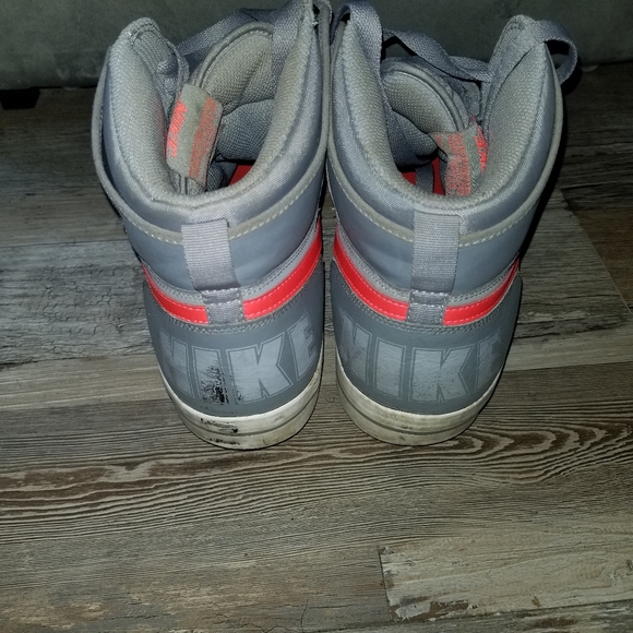 Nike - Picture 4 of 8